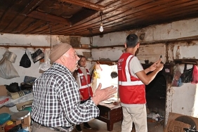 buyuksehirden-deprem-magdurlarina-yardim-eli.jpg