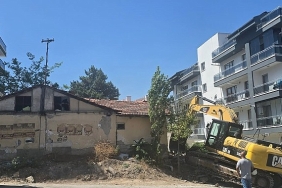 cankayada-tehlikeli-yapilarin-yikimi-suruyor.jpg