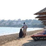 cesme-belediyesinden-19-plajda-7-24-temizlik.jpg