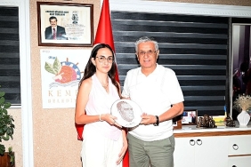 derece-yapan-ogrenciden-baskan-topalogluna-tesekkur-ziyaret.jpg