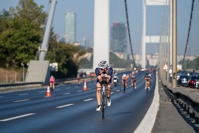 dunyanin-ilk-oral-b-asya-ve-avrupa-triatlon-sampiyonasi-istanbulda-yapildi.jpg