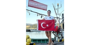 ege-universitesi-mezunu-milli-yuzucu-bengisu-avci-tarihi-bir-basariya-daha-imza-atti.jpg