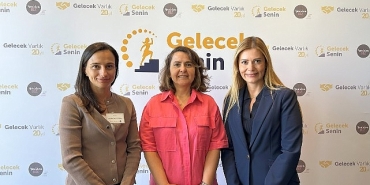gelecek-varlik-20-yilinda-20-kadinin-hayatina-dokunuyor.jpg