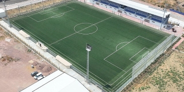 gencler-icin-bir-futbol-sahasi-da-alikahyaya.jpg
