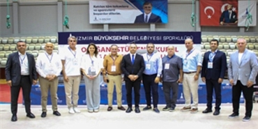 izmir-buyuksehir-spor-kulubunde-bayrak-degisimi.jpg