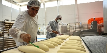 lezzetli-ve-kaliteli-ekmek-uygun-fiyatla-halkla-bulusuyor.jpg