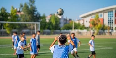 milas-belediyesi-yaz-futbol-okulunda-antrenmanlar-devam-ediyo.jpg