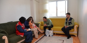 oksuz-ve-yetim-cocuklarin-yuzleri-guldu.jpg