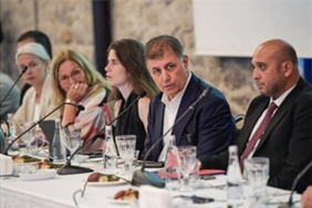 tugay-elimizin-altinda-olan-hazineleri-gormeliyiz.jpg