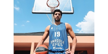 anadolu-efes-spor-kulubu-50-yilini-kutlayacagi-2025-2026-sezonunda-gsa-sport-tarafindan-uretilen-formalarla-sahada-olacak.jpg