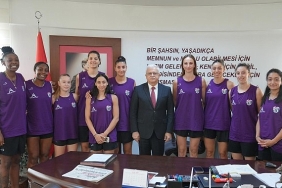 aslan-yol-burhaniye-belediyespor-kadin-basketbol-takimindan-baskan-devecilere-ziyaret.jpg