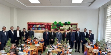 baskan-altay-yeni-egitim-yilinin-hayirli-olmasini-diledi.jpg