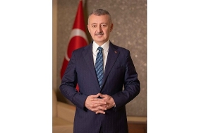 baskan-buyukakin-okula-yeni-baslayan-miniklere-basarilar-diledi.jpg