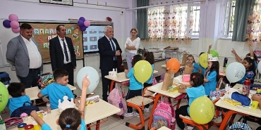 baskan-sadi-ozdemirden-okula-hos-geldin-hediyesi.jpg