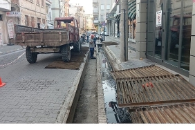 burhaniyede-menfez-ve-mazgal-temizlikleri-basladi.jpg