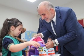 canik-belediyesi-okula-baslayan-tum-ogrencilerin-canta-ve-kirtasiye-setlerini-teslim-etti.jpg