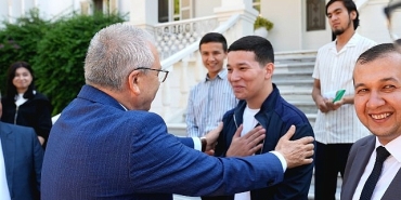 cift-diploma-programi-ile-euye-gelen-ozbek-ogrenciler-rektor-prof-dr-budaki-ziyaret-etti.jpg