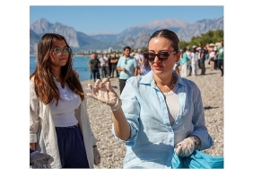 denizden-tekne-parcasi-sezlong-ve-arac-lastigi-cikti.jpg