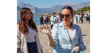 denizden-tekne-parcasi-sezlong-ve-arac-lastigi-cikti.jpg