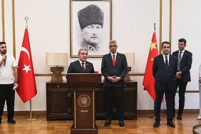 deu-rektoru-saglik-bakani-heyetiyle-cinde.jpg