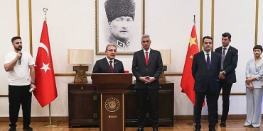 deu-rektoru-saglik-bakani-heyetiyle-cinde.jpg