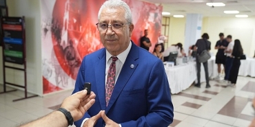 eude-rektor-prof-dr-budak-cicegi-burnunda-egelilerin-kayit-heyecanina-ortak-oldu.jpg