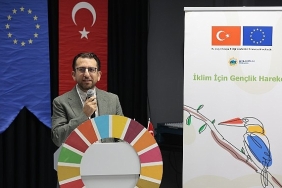 gencler-iklim-eylemi-icin-konakta-zirve-yapti.jpg