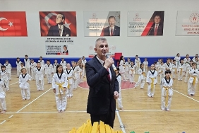 golcuk-belediyesi-taekwondo-sporculari-kusak-atladi.jpg