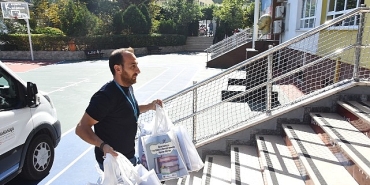kadikoy-belediyesinden-ilkokul-ogrencilerine-kirtasiye-destegi.jpg