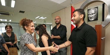 karsiyakanin-mezun-filizleri-baskan-unsal-ile-bulustu.jpg