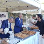rektor-prof-dr-budaktan-ogrencilere-boyozlu-karsilama.jpg