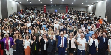 rektor-prof-dr-necdet-budak-cicegi-burnunda-egelilerle-oryantasyon-programi-kapsaminda-bulusuyor.jpg
