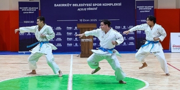 bakirkoy-belediyesi-spor-kompleksi-yepyeni-haliyle-hizmete-acildi.jpg