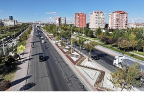baskan-altay-istanbul-yolunda-yaptigimiz-kurakcil-peyzaj-duzenlemesi-ile-su-ve-enerji-tasarrufu-saglayacagiz.jpg