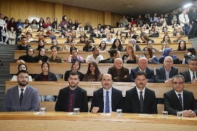baskan-altay-su-edebiyat-fakultesi-ogrencileriyle-bulustu.jpg