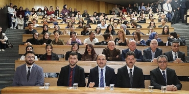 baskan-altay-su-edebiyat-fakultesi-ogrencileriyle-bulustu.jpg
