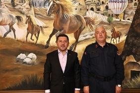 baskan-ari-il-jandarma-komutani-celiki-makaminda-agirladi.jpg