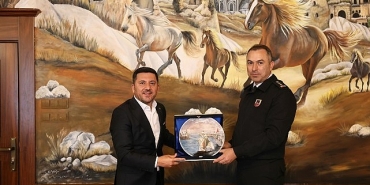 baskan-ari-jakem-komutani-firati-makaminda-agirladi.jpg