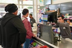 burhaniye-belediyesinden-halka-hizmet-halk-market.jpg