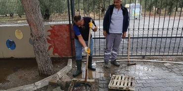edremit-belediyesi-saganak-yagislara-karsi-7-24-sahada.jpg