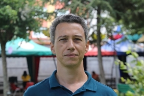 akilli-bir-telefon-icin-12-bin-litreden-fazla-su-tuketiliyor.jpg