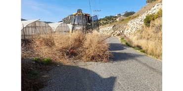 alanyada-yol-bakim-mesaisi-devam-ediyor.jpg