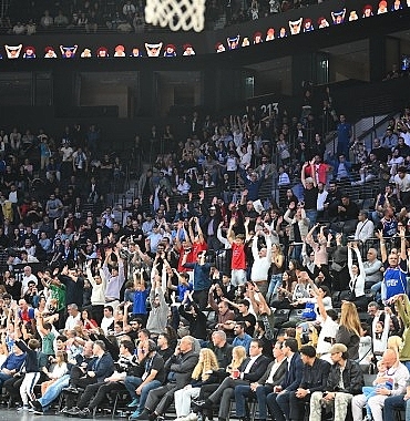 anadolu-efes-bayern-munih-karsilasmasi-antalyada.jpg