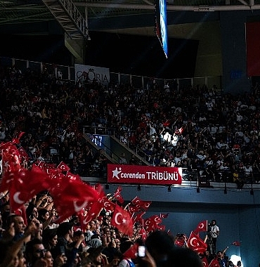 anadolu-efes-fc-bayern-munich-karsilasmasi-corendon-turizm-grubu-ev-sahipliginde-antalyada-oynandi.jpg
