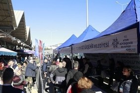 aydin-buyuksehir-belediyesi-binlerce-kislik-fideyi-kusadalilar-ile-bulusturdu.jpg