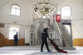 aydin-buyuksehir-belediyesi-camilerde-temizlik-calismalarini-surduruyor.jpg