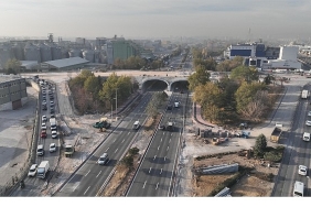 baskan-altay-yenileme-calismasi-suren-marangozlar-kavsaginin-alt-kismini-trafige-actiklarini-acikladi.jpg