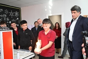 baskan-kocaman-genc-akademide-genclerle-bulustu.jpg