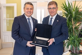 baskan-tugay-kazakistan-heyetini-agirladi.jpg