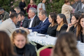 baskan-tugay-onur-gunayin-hayir-yemegine-katildi.jpg